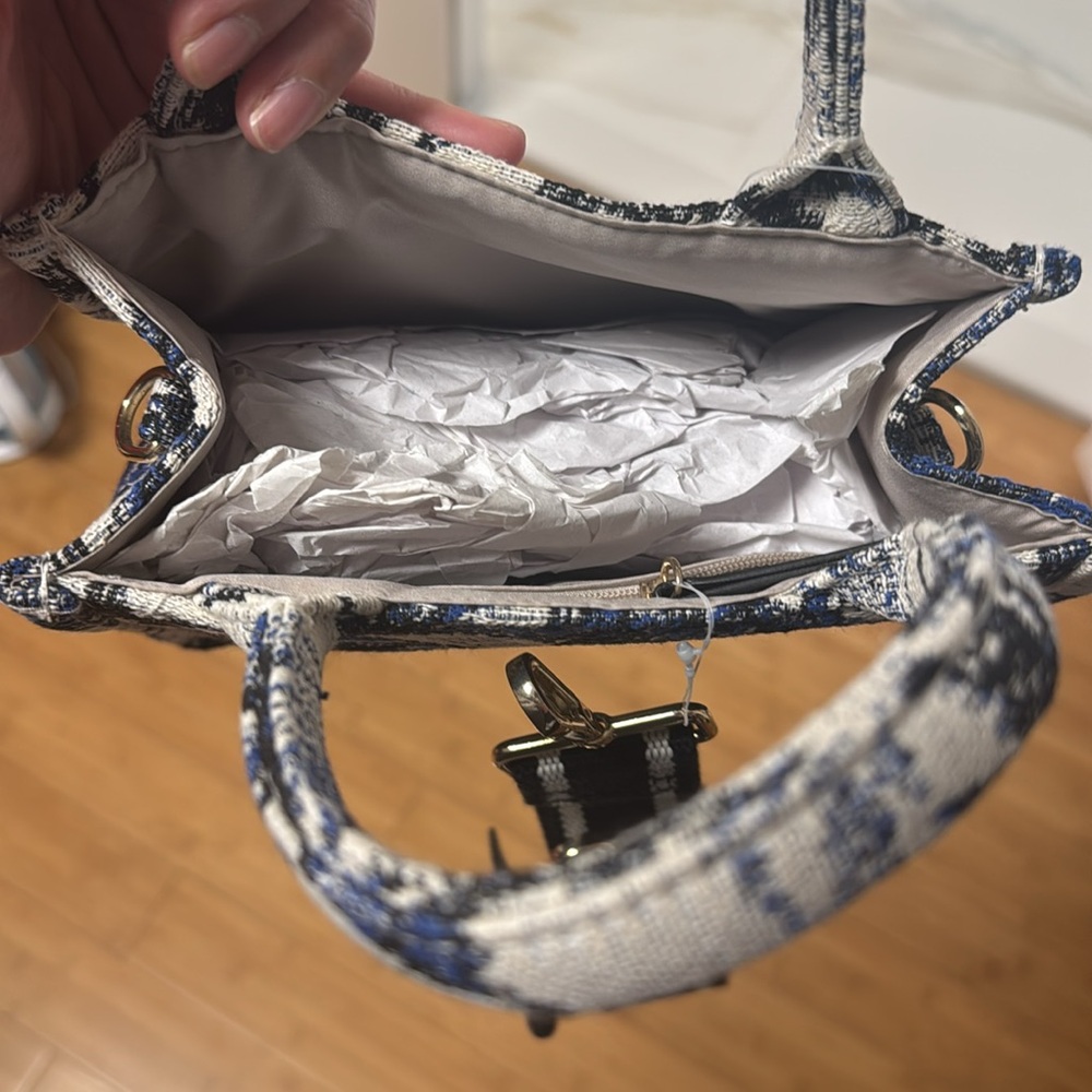 Small Cross body bag - Picture 2 of 2